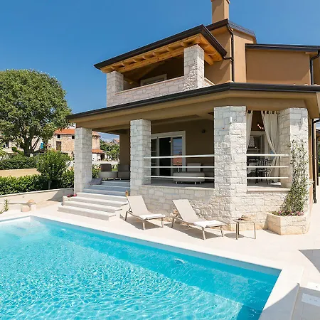 Traumhafte Mit Beheizbarem Privatpool, Outdoor-gym, Meerblick, In Umgebung Von Weinbergen Vižinada