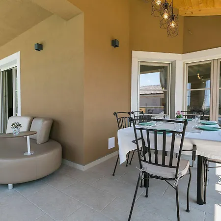 Traumhafte Mit Beheizbarem Privatpool, Outdoor-gym, Meerblick, In Umgebung Von Weinbergen Сasa de vacaciones Vižinada