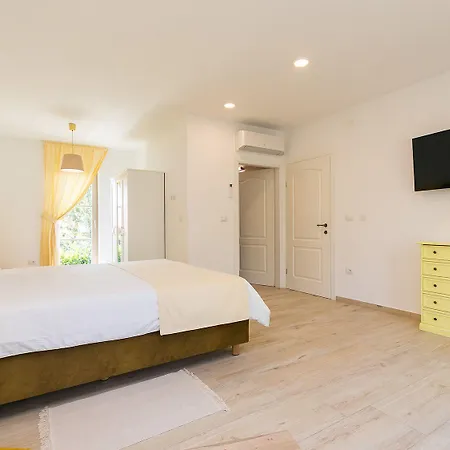 Traumhafte Mit Beheizbarem Privatpool, Outdoor-gym, Meerblick, In Umgebung Von Weinbergen Vižinada