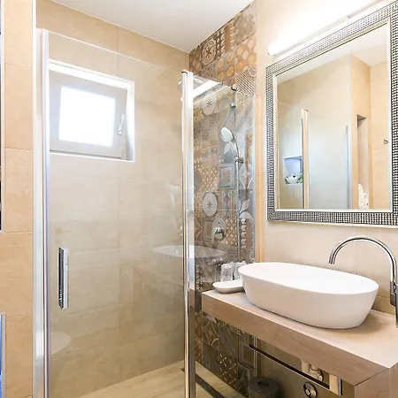 Hébergement de vacances Traumhafte Mit Beheizbarem Privatpool, Outdoor-gym, Meerblick, In Umgebung Von Weinbergen Vižinada