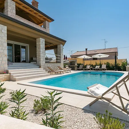 Traumhafte Mit Beheizbarem Privatpool, Outdoor-gym, Meerblick, In Umgebung Von Weinbergen Hébergement de vacances *