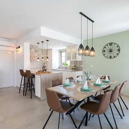 Hébergement de vacances Traumhafte Mit Beheizbarem Privatpool, Outdoor-gym, Meerblick, In Umgebung Von Weinbergen Vižinada