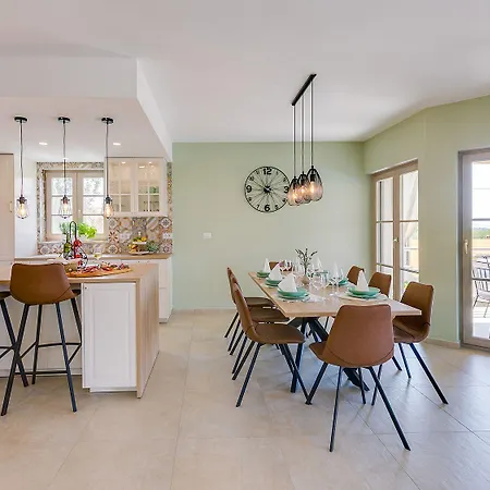 Traumhafte Mit Beheizbarem Privatpool, Outdoor-gym, Meerblick, In Umgebung Von Weinbergen Vižinada